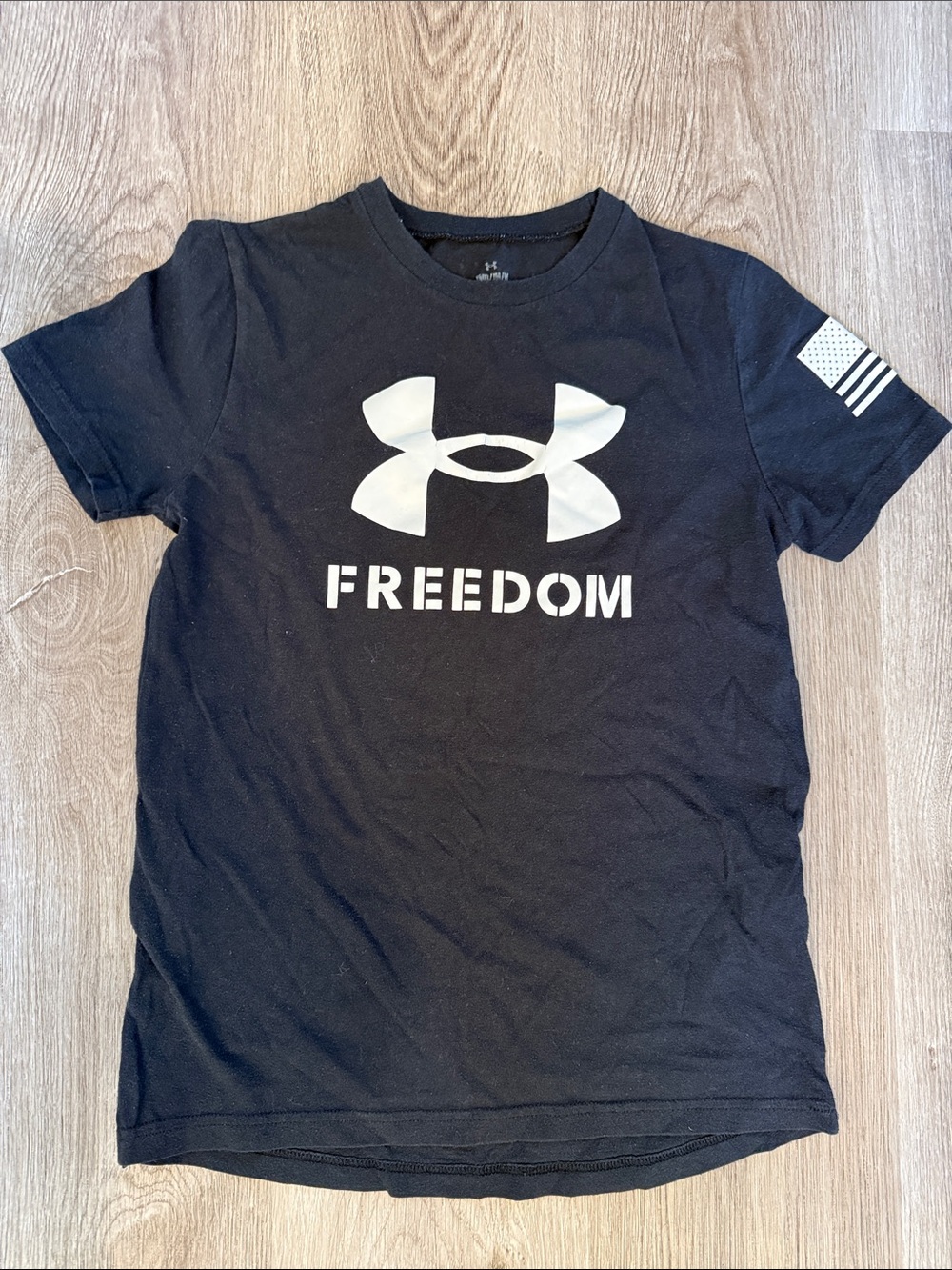 Under Armor Boys Black Tshirt Medium